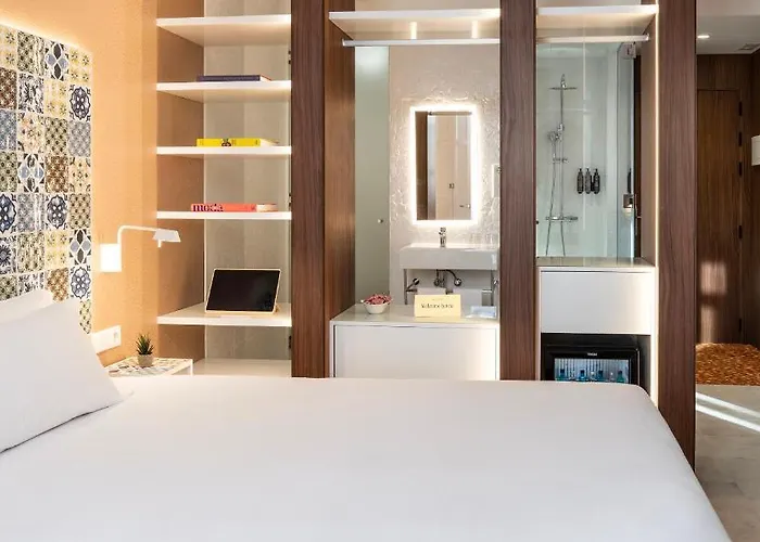 Axel - Adults Only מלון 4*